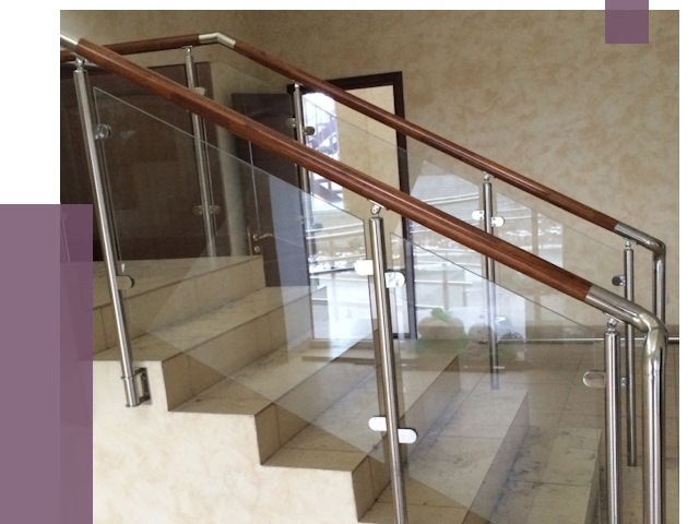 Комбинированные перила из металла и дерева в Чайковском