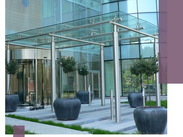 Навесы из стекла на заказ в Чайковском — монтаж и установка