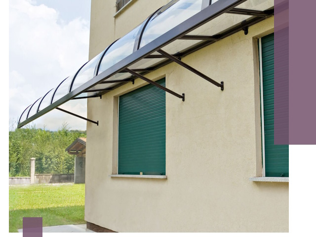 Козырьки над окнами в Чайковском — изготовление и монтаж по выгоде